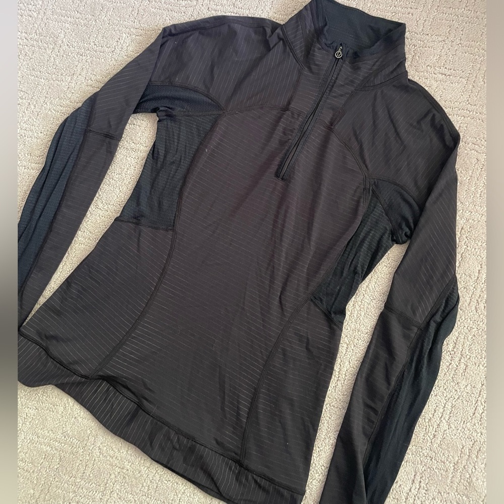 Lululemon Quarter-zip, Black, lightweight with thumb holes, Size 6